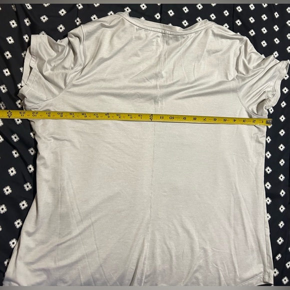 DSG Light grey work out shirt- size xl/2xl - Picture 3 of 8